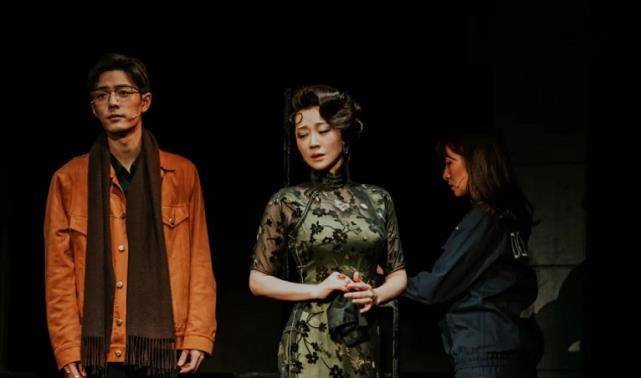 肖战为何能一直保持顶流位置不倒,听听许晴对他的评价就知道了_明星