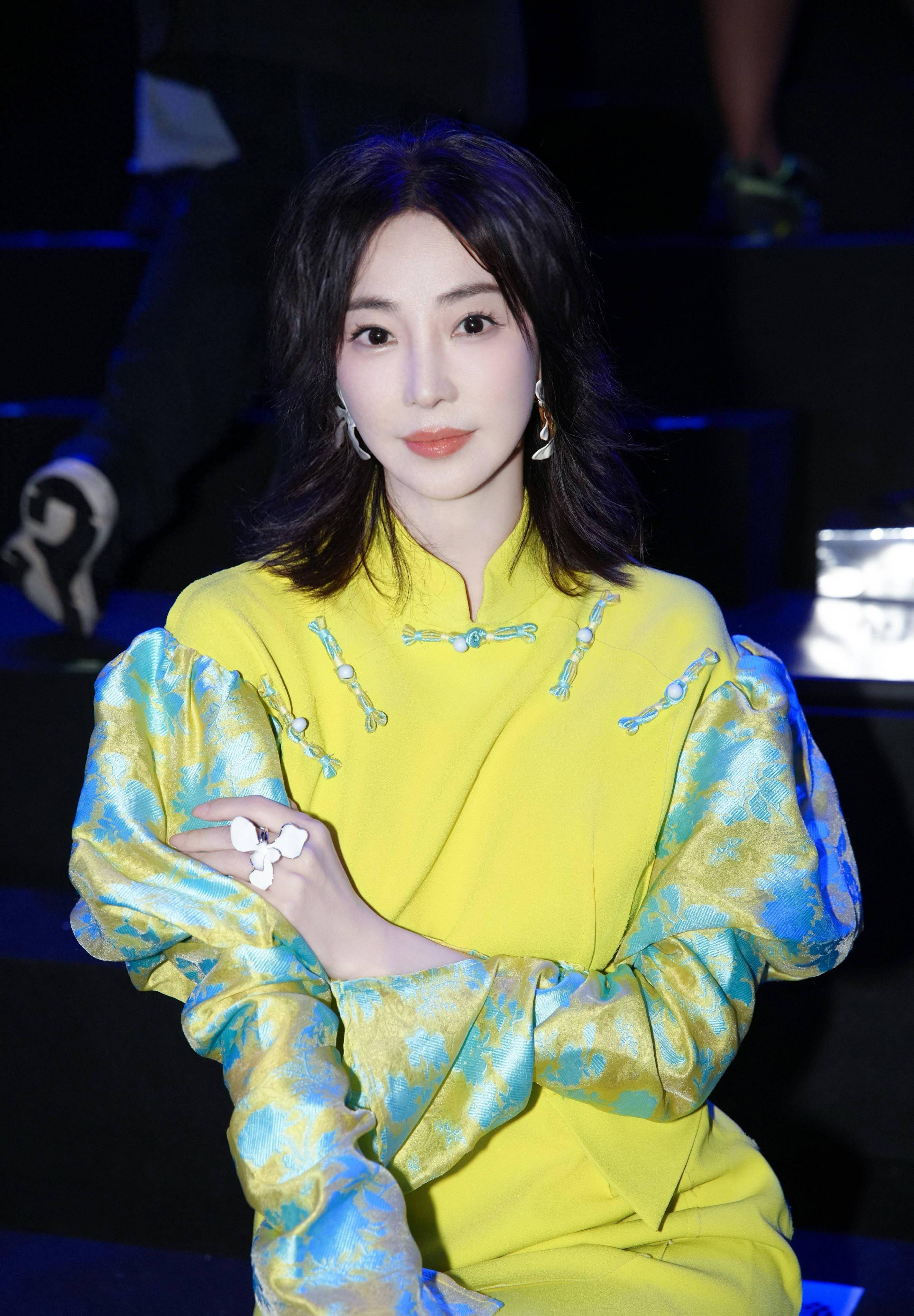 演员林静出席中国国际时装周,新旗袍 多巴胺很时髦