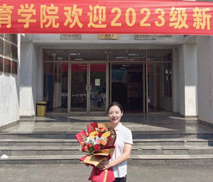 原创            奥运冠军邓琳琳低调办婚礼，现场布局简单，疑似没有司仪主持
