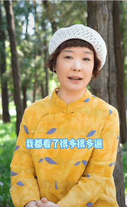 电视主持人王雪纯晒近况,眼袋突出面容憔悴,51岁至今