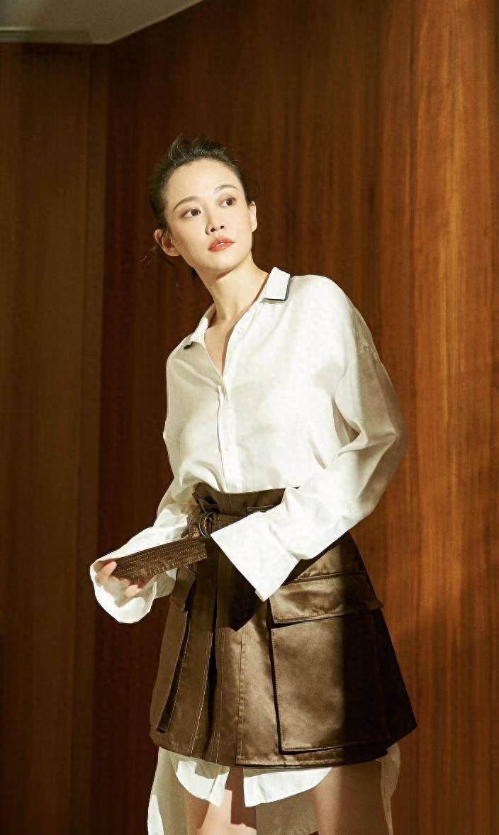 树先生》的哑女小梅,《追凶者也》风尘女萍姐,《烈火英雄》黄晓明的