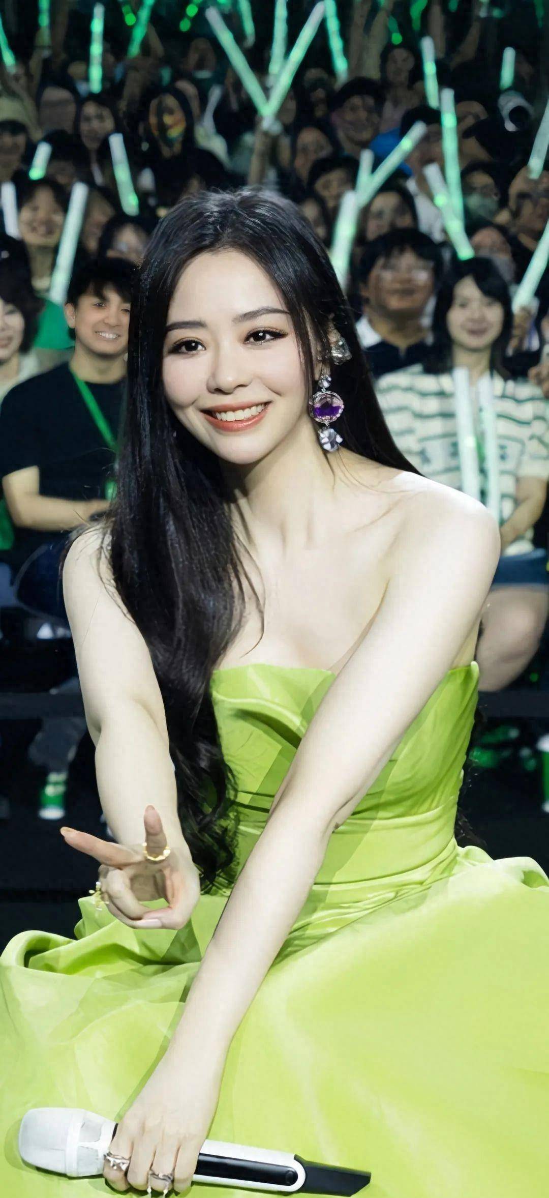 期待张靓颖继续带来更多优秀的音乐作品,让我们一起感受音乐的无限