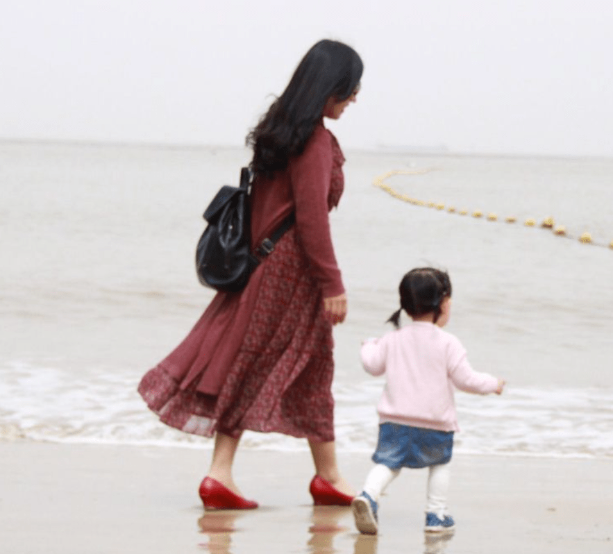 上海4岁女童海滩走失,提醒:家长带孩子出去玩,一定远离危险水域
