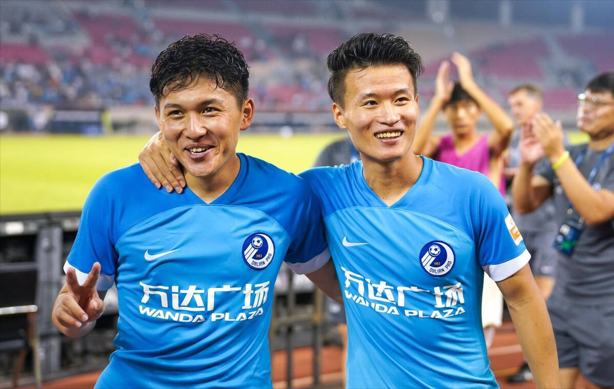 林良铭缺席,大连人开练单欢欢抢眼,谢晖3场定下课,等两对手轮换_比赛