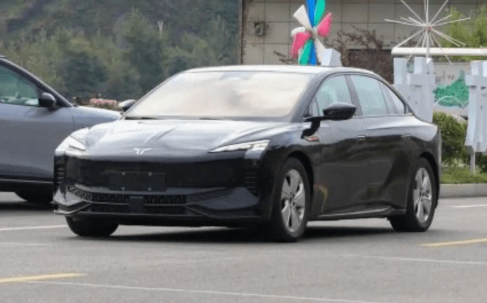 最高续航1000公里,红旗全新纯电中型轿车曝光!_搜狐汽车_搜狐网