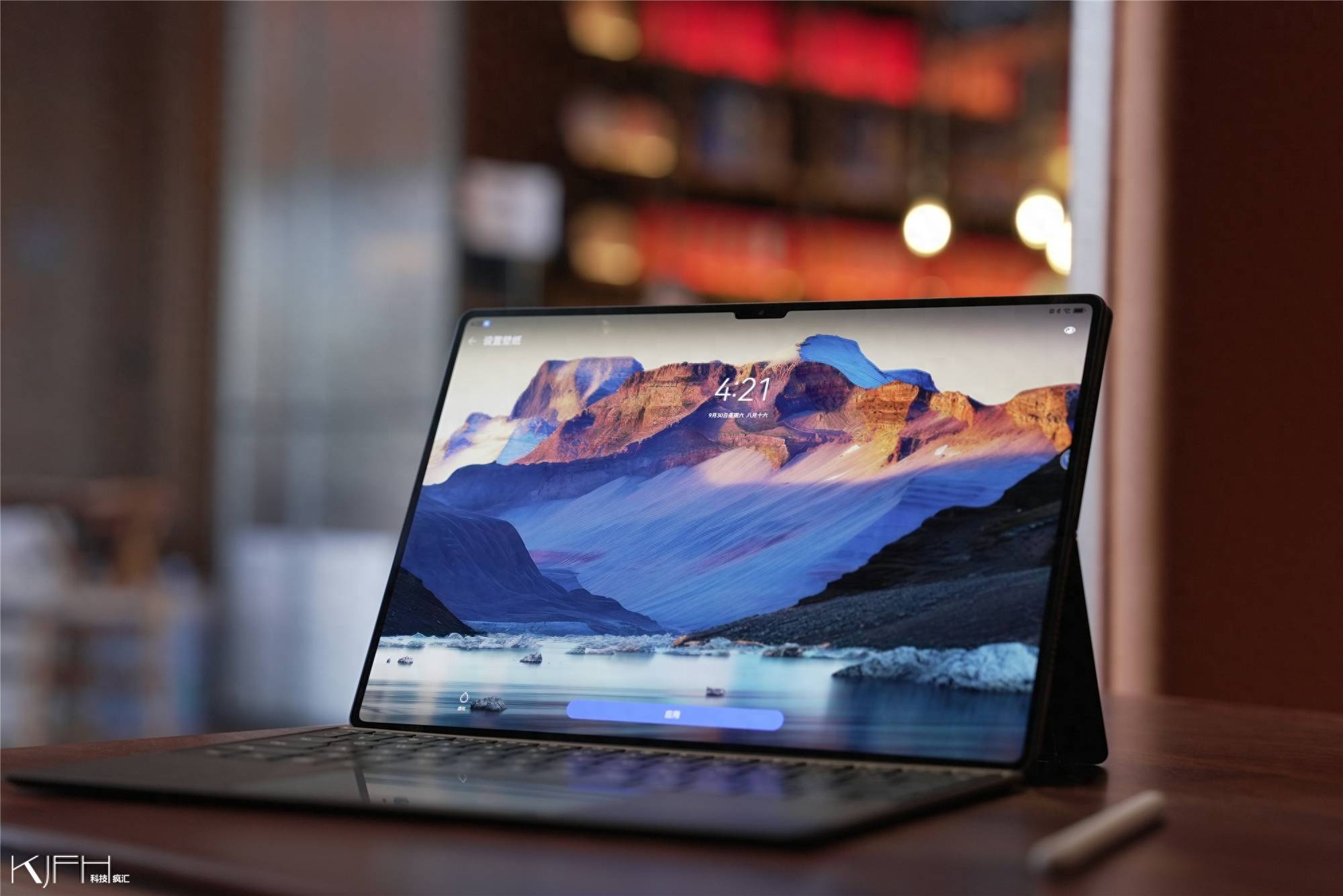 2英寸的屏幕比例为3:2, 用过华为matebook应该比较熟悉了,相较常见的