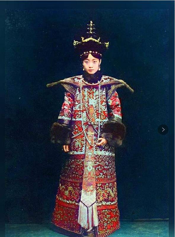 末代皇帝溥仪和他的历任妻子照片,婉容最漂亮,李玉琴结局最好_谭玉龄