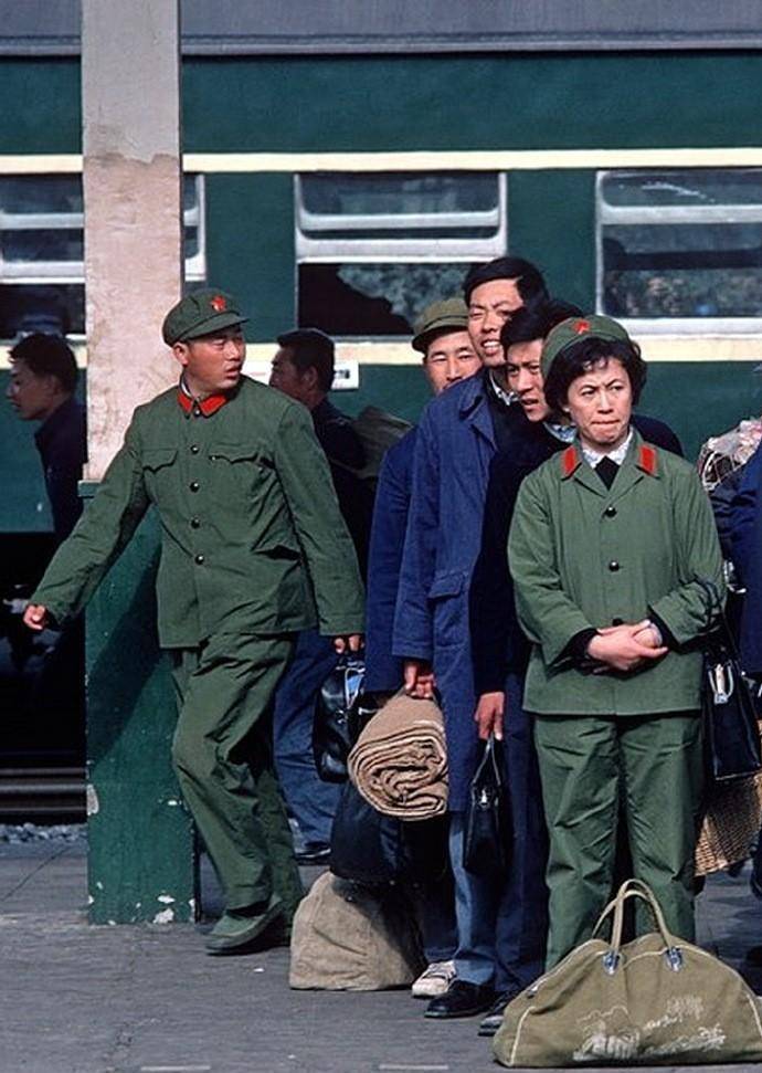 原创美国人拍摄的1979年中国贫穷中知足常乐图9你小时候肯定做过