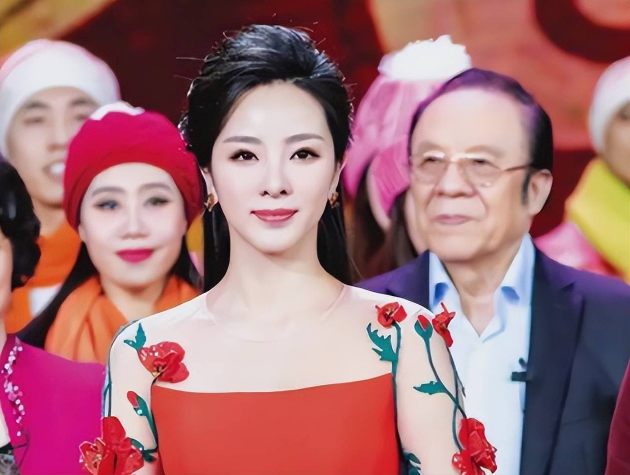 李思思官宣从央视离职但是这样看起来前路坦荡的央视主持人李思思