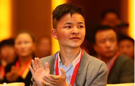 汶川大地震中的"伟大父亲":徒步25公里,只为把儿子"背回家"_程林_程磊