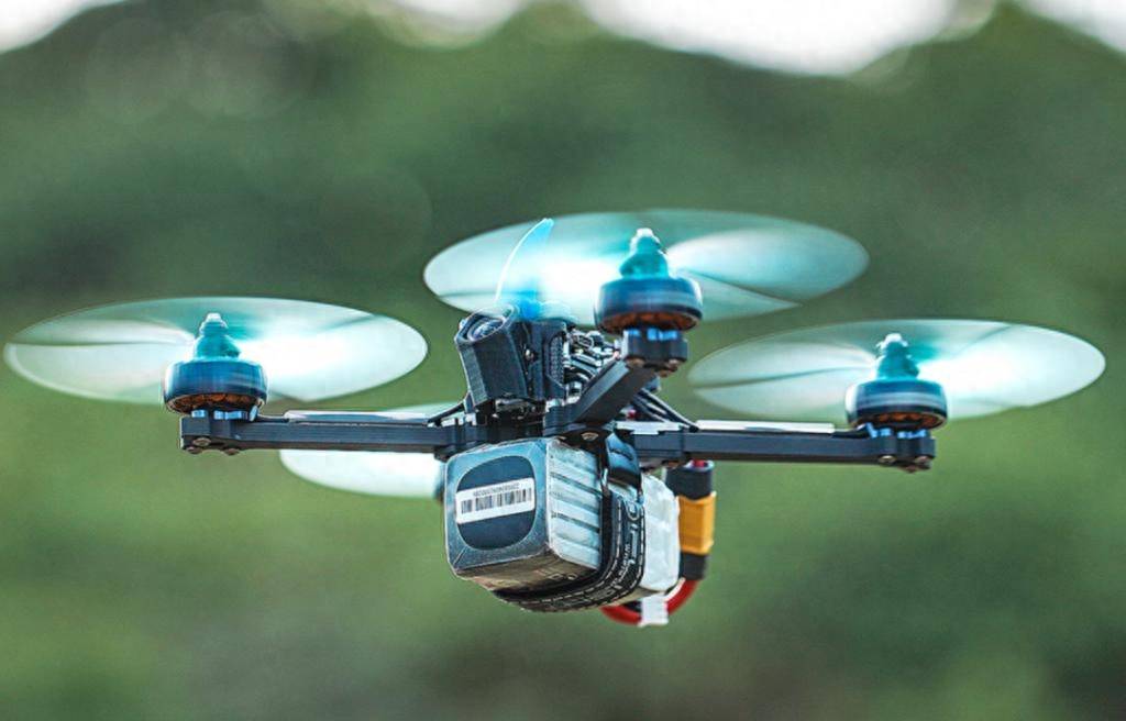 fpv穿越机也能拍大片?当然能!竞赛获奖还能进国家队!