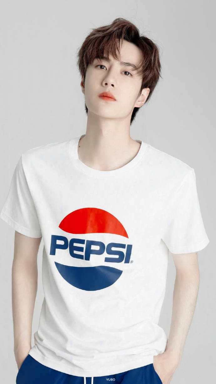 王一博只靠一个挑眉就登上热搜,但人们却不知他付出了多少_杂志_学武