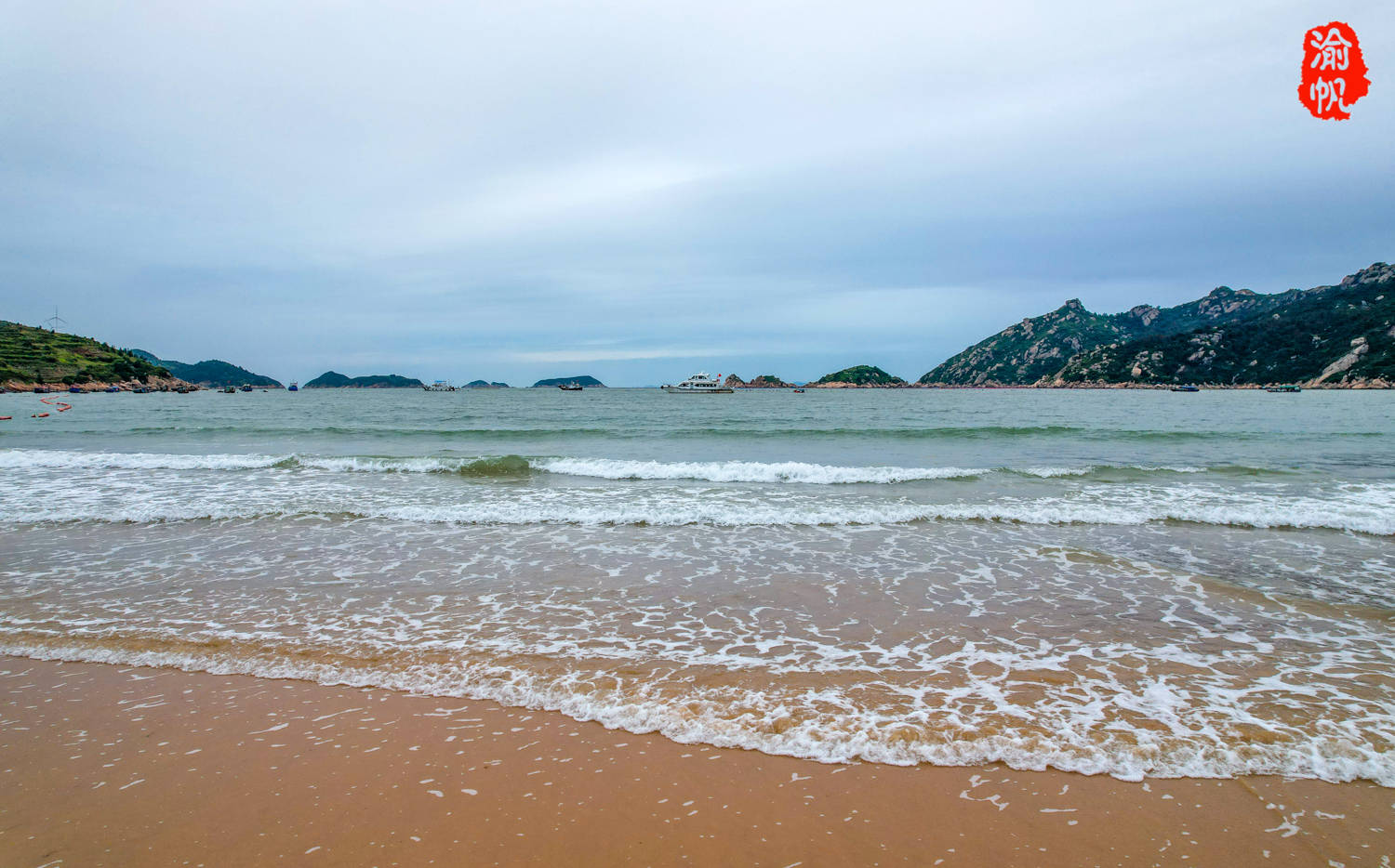 大京沙滩面积很大,海岸线很长,而且滩平浪缓,是一个非常优质的海滨