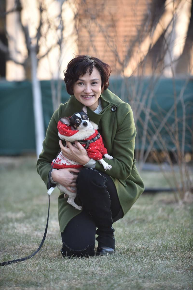 作为妻子,她与陈志刚共度了幸福美满的岁月,他们相互扶持,共同面对