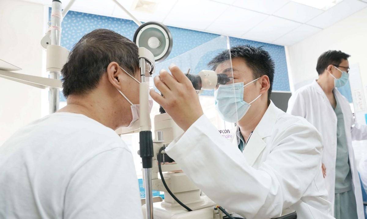 眼科医生陶勇:遭遇暴力伤医事件拿不了手术刀,仍微笑面对世界_陶医生