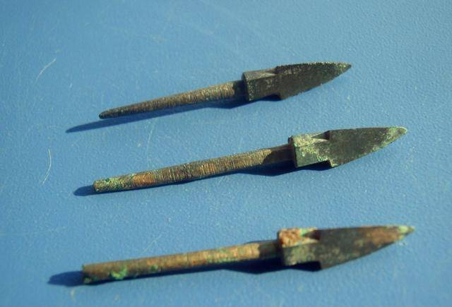 兵马俑坑中,考古发现了两件逆天武器_秦军_箭头_秦弩