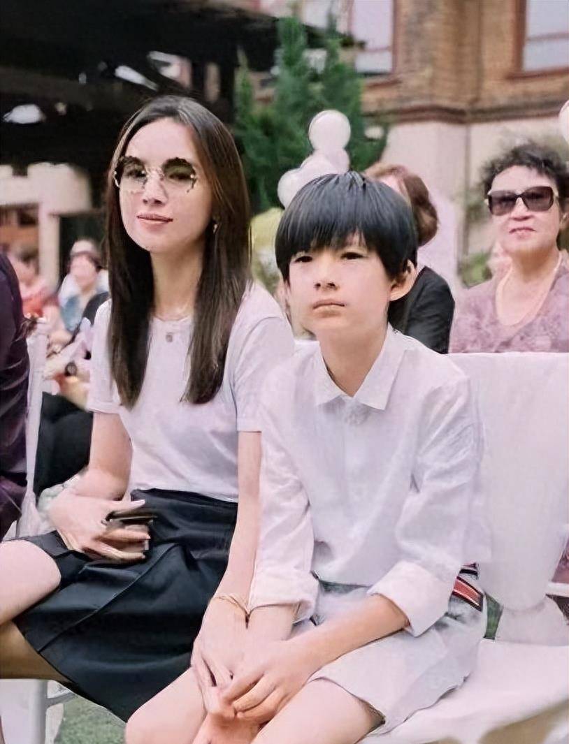 堪比"整容"的6位女星,满脸皱纹,脸僵嘴歪,憔悴似大妈_吴倩_洪欣_董璇