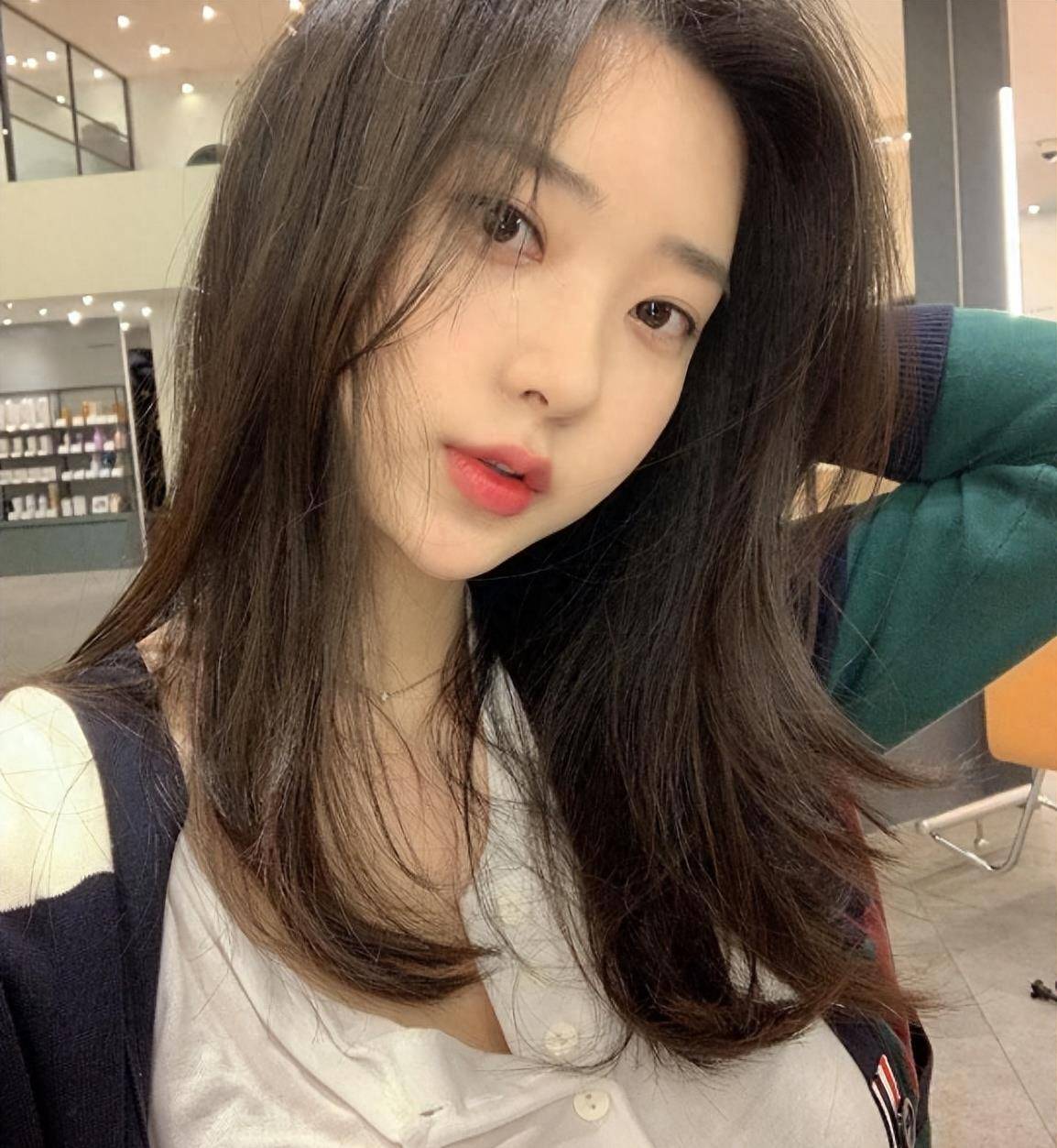 韩国网红模特zennyrt:娃娃脸和火辣身材的完美结合