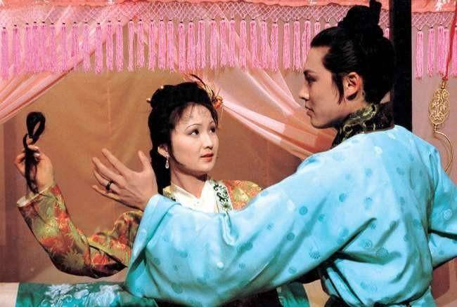 在《红楼梦》的前几回中,贾琏和王熙凤倒也曾如胶似漆.