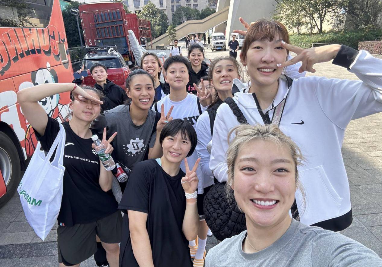 对阵上海单场轰下60分13篮板7助攻5抢断,尽管王丽丽受伤提前赛季报销