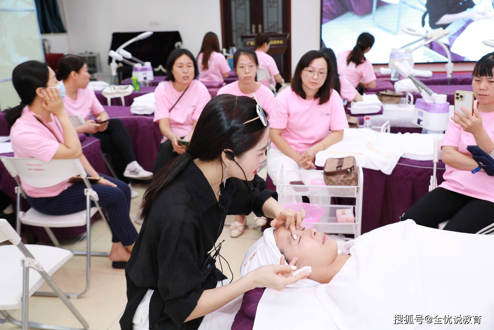 2023年广州美容师考证培训机构如何选择?_评价_考试_证书