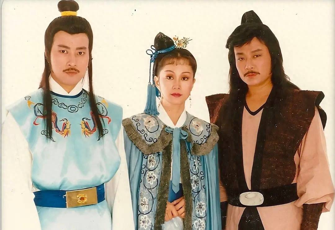 《珍珠传奇》播出34年,剧中演员一人向佛,一人单身,只有他圆满_寇世勋