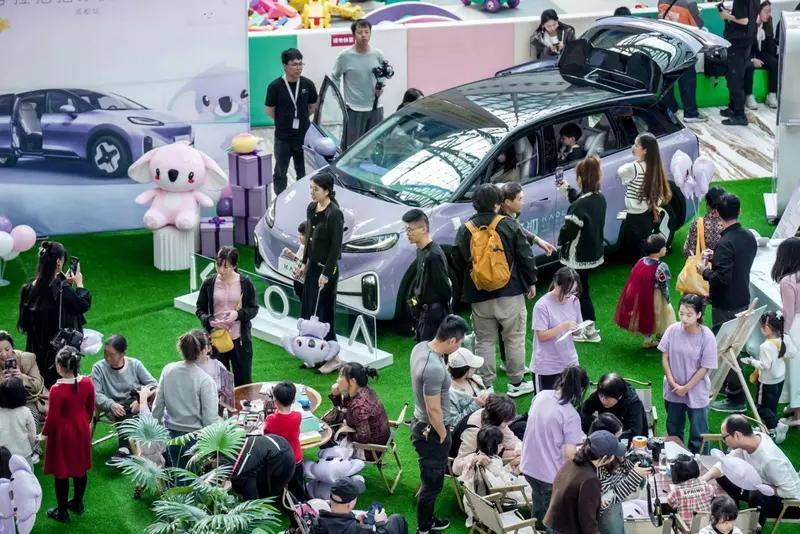 首款“母婴友好型汽车”!极狐汽车考拉成都火爆交付_搜狐汽车_搜狐网