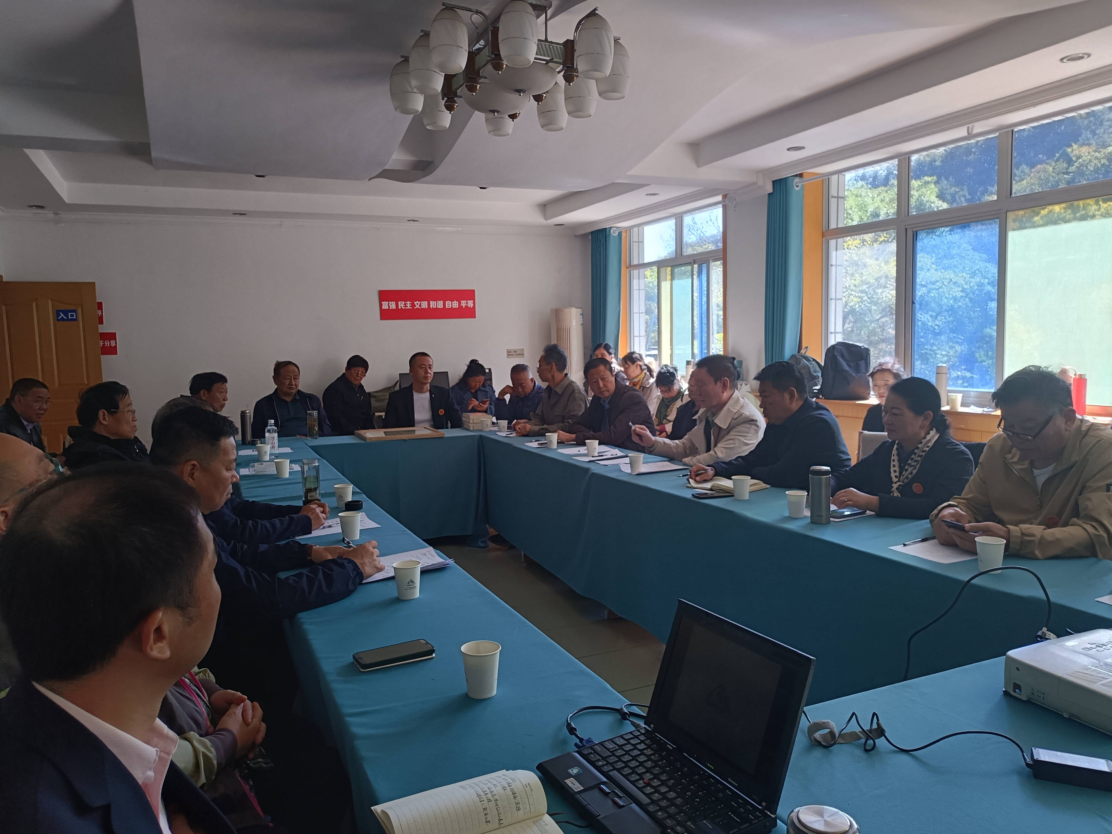 会上李进辉,王奇二位负责人先后介绍了2016年以来景区