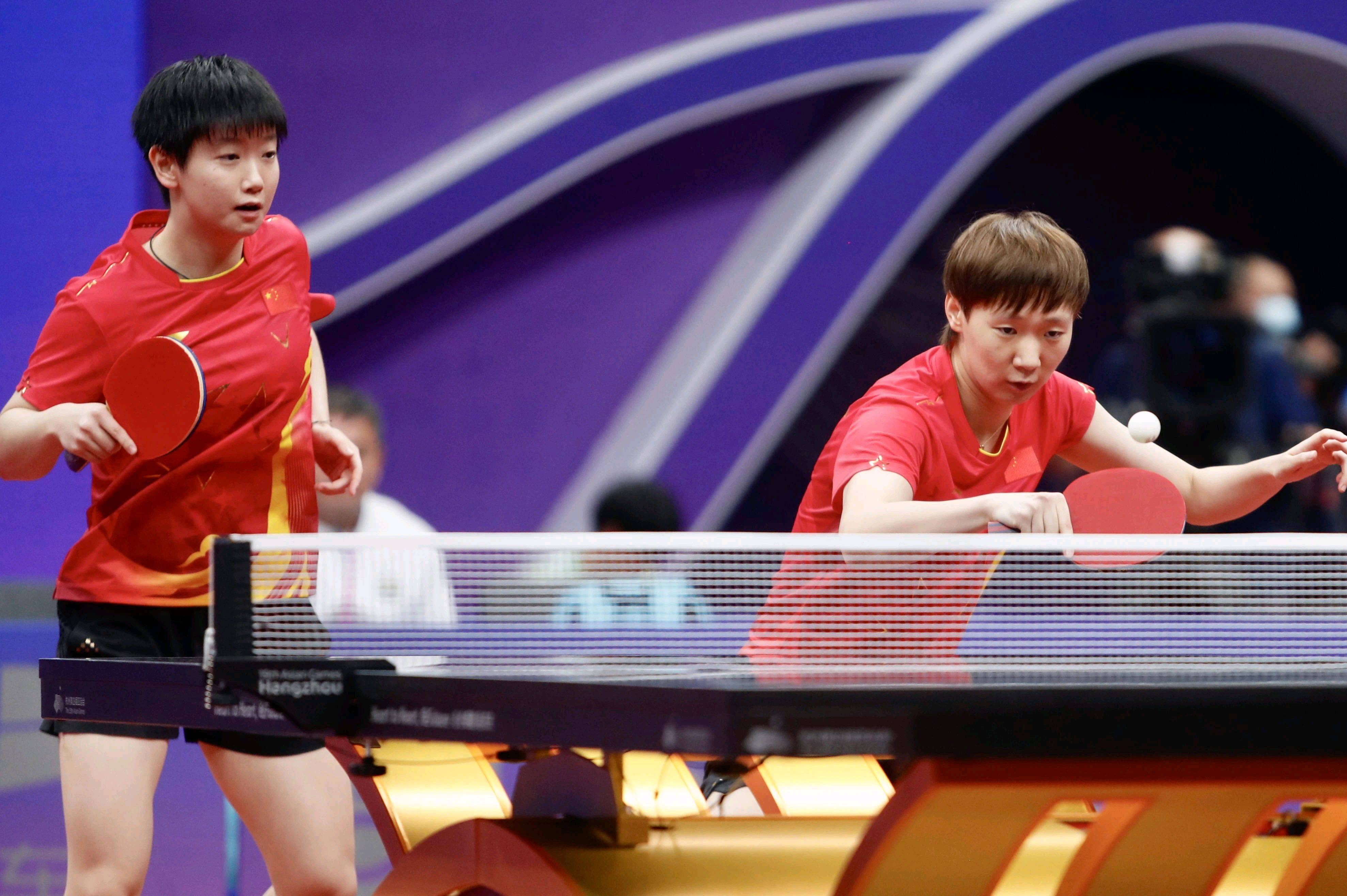 双方是合作关系,王曼昱跟孙颖莎不存在单打竞争,因为有两个名额_比赛