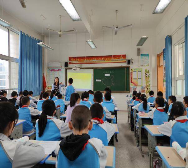 足履实地前行 ——兖州区教研室教学视导走进兖州区实验小学_课堂