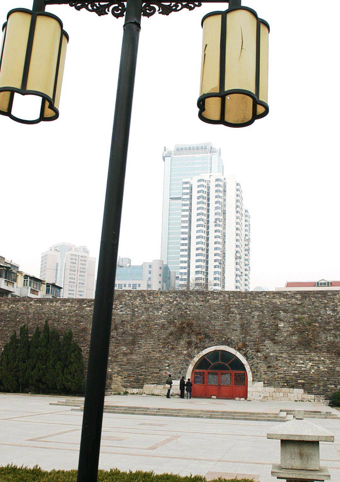 原创
            南京汉中门市民广场：市民休闲娱乐的理想场所（南京汉中门广场）