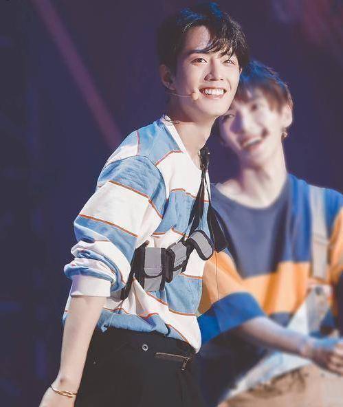 肖战"学长造型"照片遭疯传,大他的颜值在圈内属于什么水平?