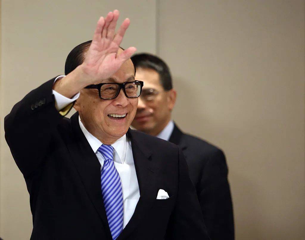 李嘉诚如何照顾孙子?