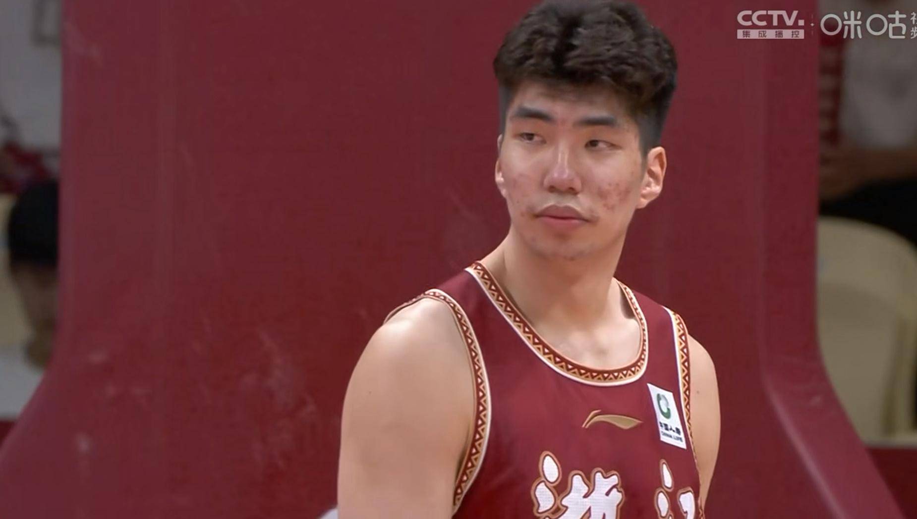 徐杰一马当先,张文逸化身神射手,内线不足外线补广东队赢在哪?