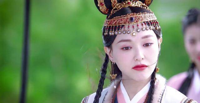 美到了,两款连衣裙演绎两种风格,一般人学不来_唐嫣_孙红雷_袁冰妍