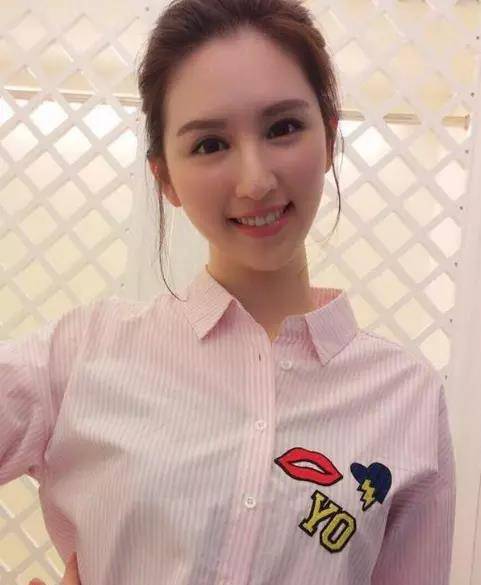 何傲儿26岁为父还债,陪伴77岁富豪,嫌对方老而劈腿年轻富二代?