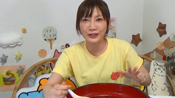 日本大胃王挑战重庆小面,从8袋面减少到6袋面,还被辣到直嚷嚷_木下