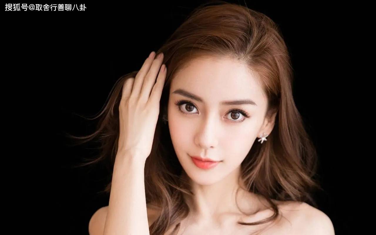 angelababy风波后首次露面,绽放甜美笑容状态极佳,嘟嘴卖萌迷人_照片