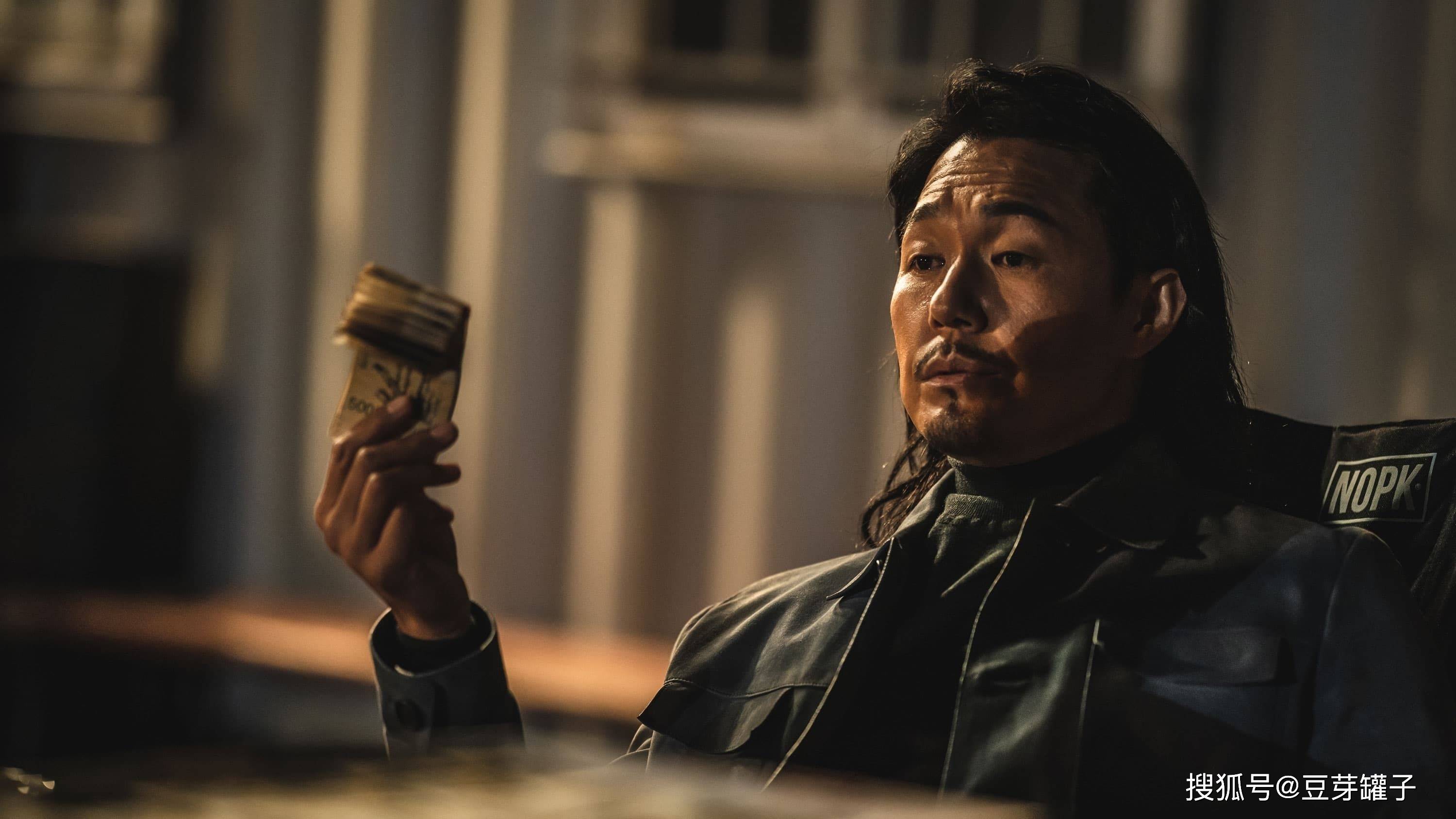 韩国电影《保护者》为郑雨盛自导自演的作品,原本预想剧