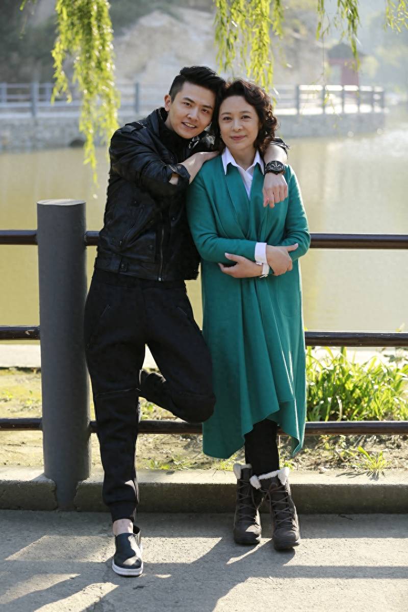 母亲专业户刘佳:嫁富豪老公,生活中的贤妻良母,低调地幸福着_李培森