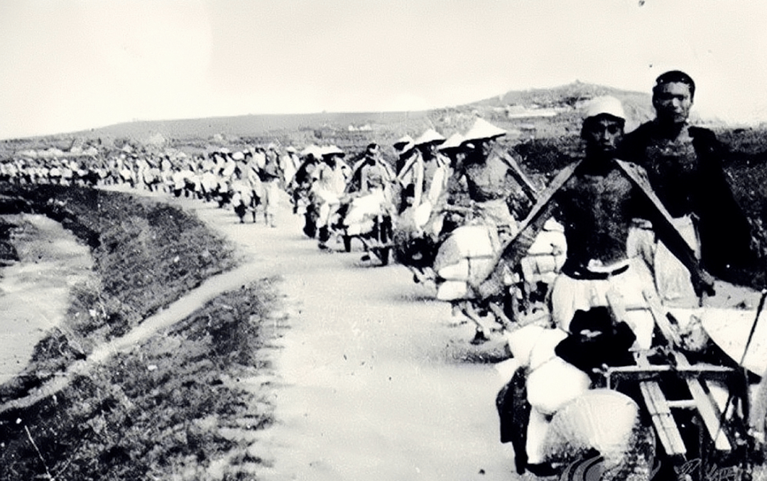 淮海战役民工必须要说明的是,投入这么多支前民工和小推车,运送了大量