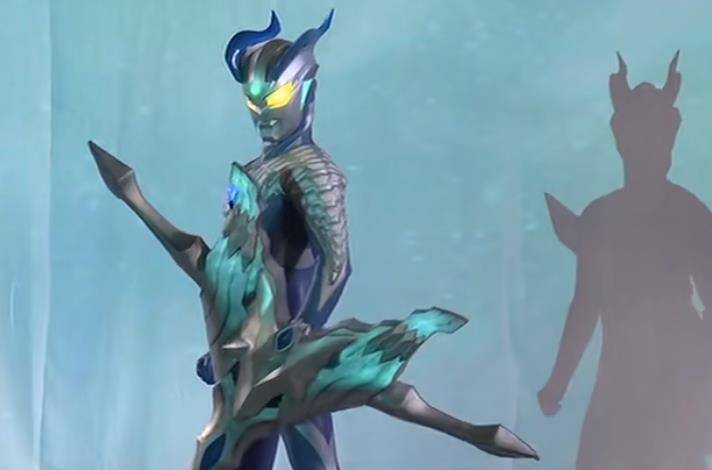 当别的奥特曼通过叠前辈力量来强化的时候,赛罗这娃却是不断叠自己的