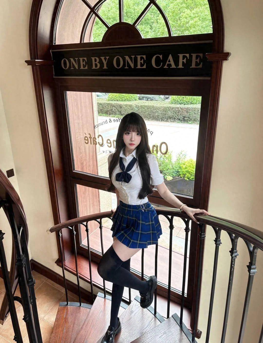 黑色丝袜可以穿出多种风格.