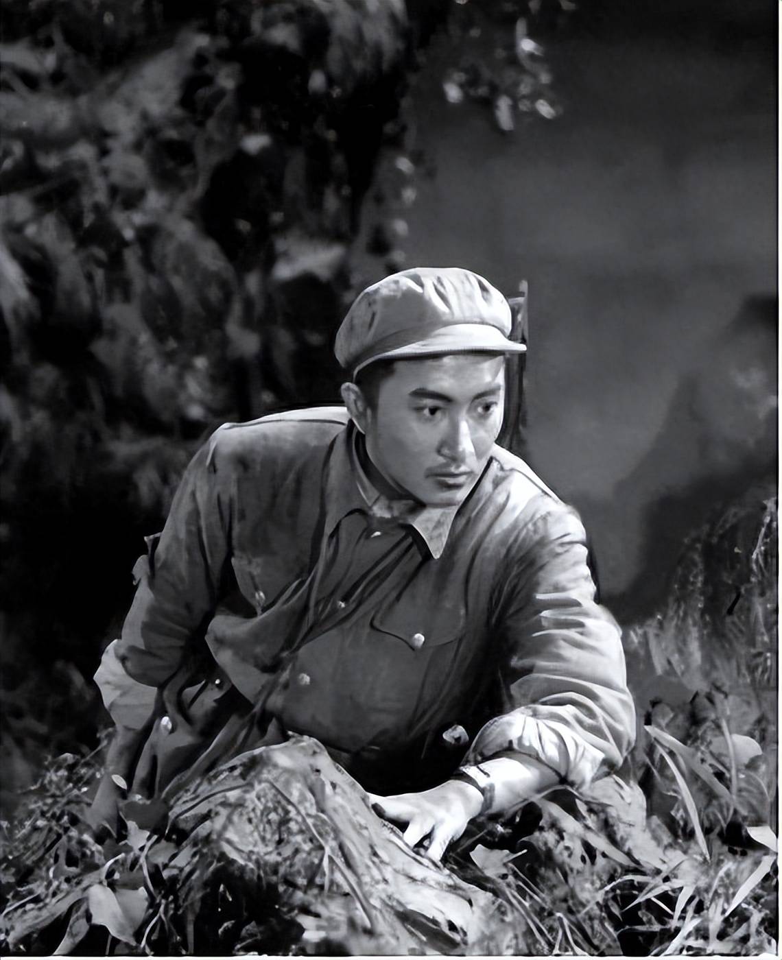 1949年8月李玲君跟随文工团来到上海1953年8月李玲君从部队文