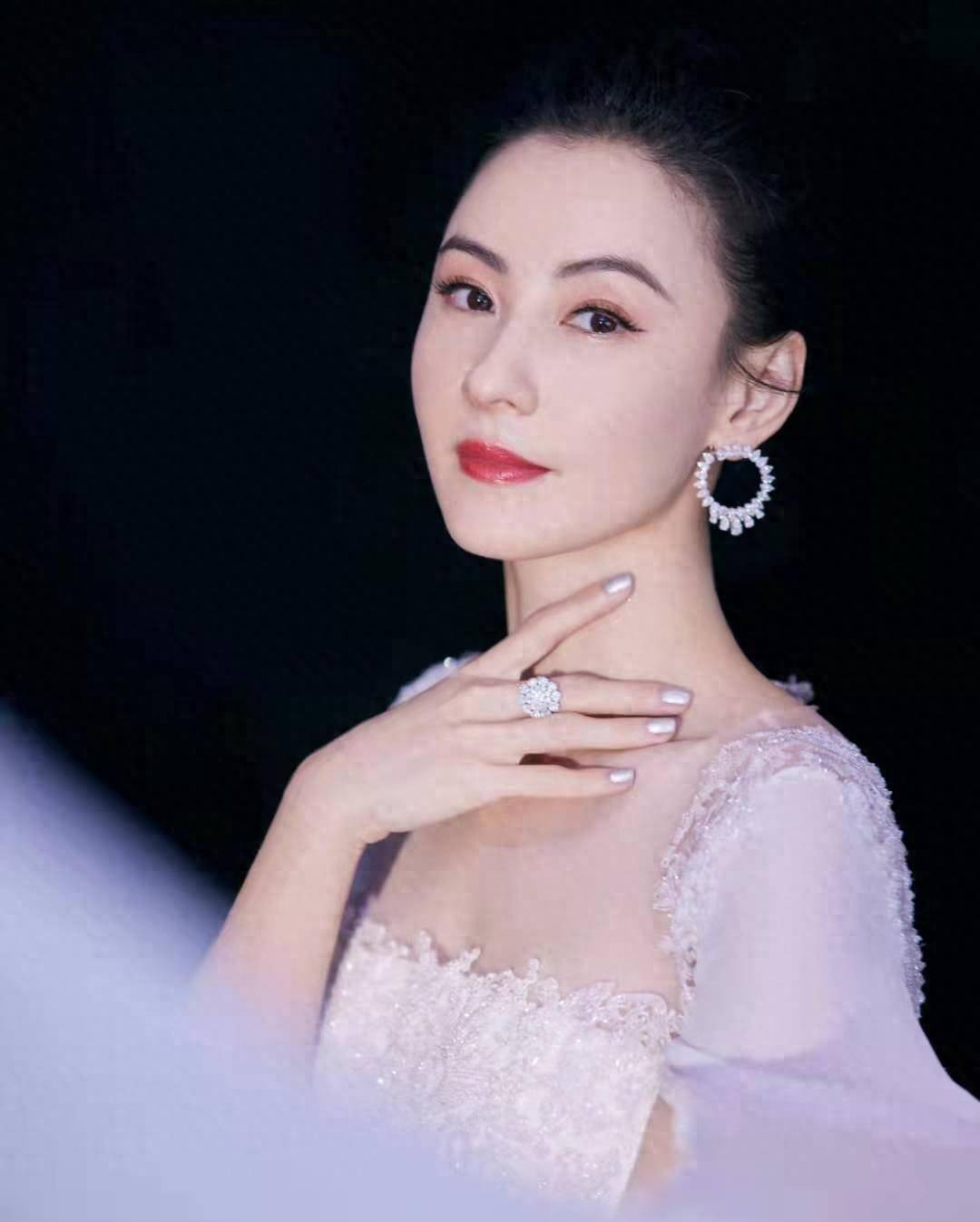 41岁的张柏芝在活动中亮相!