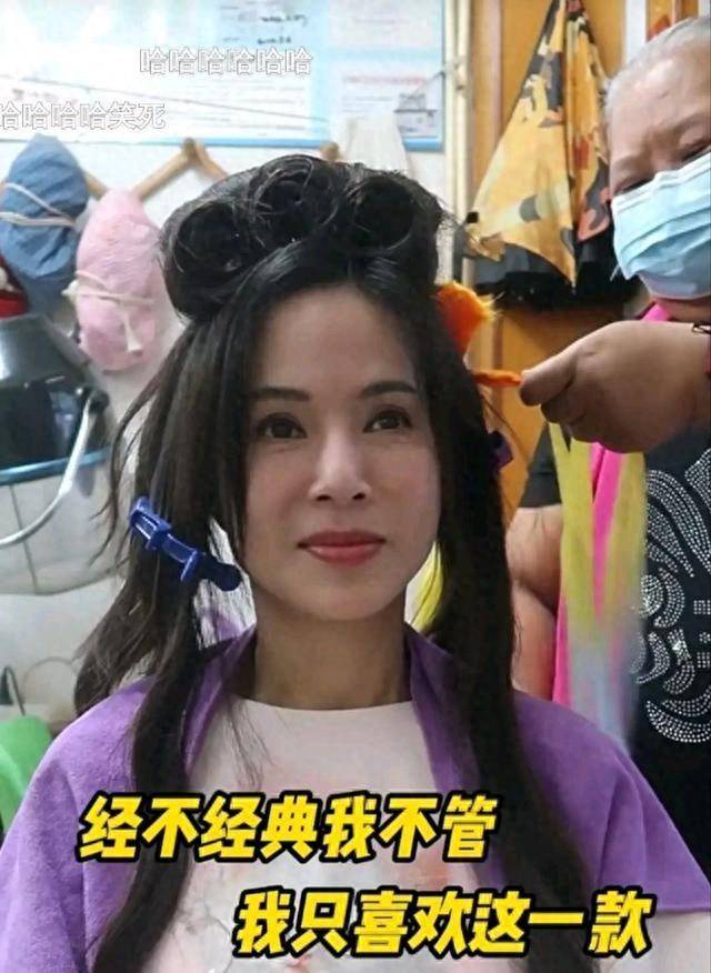 这不禁让我们好奇,人物到底是一个怎样神奇的天津盘头阿姨呢?