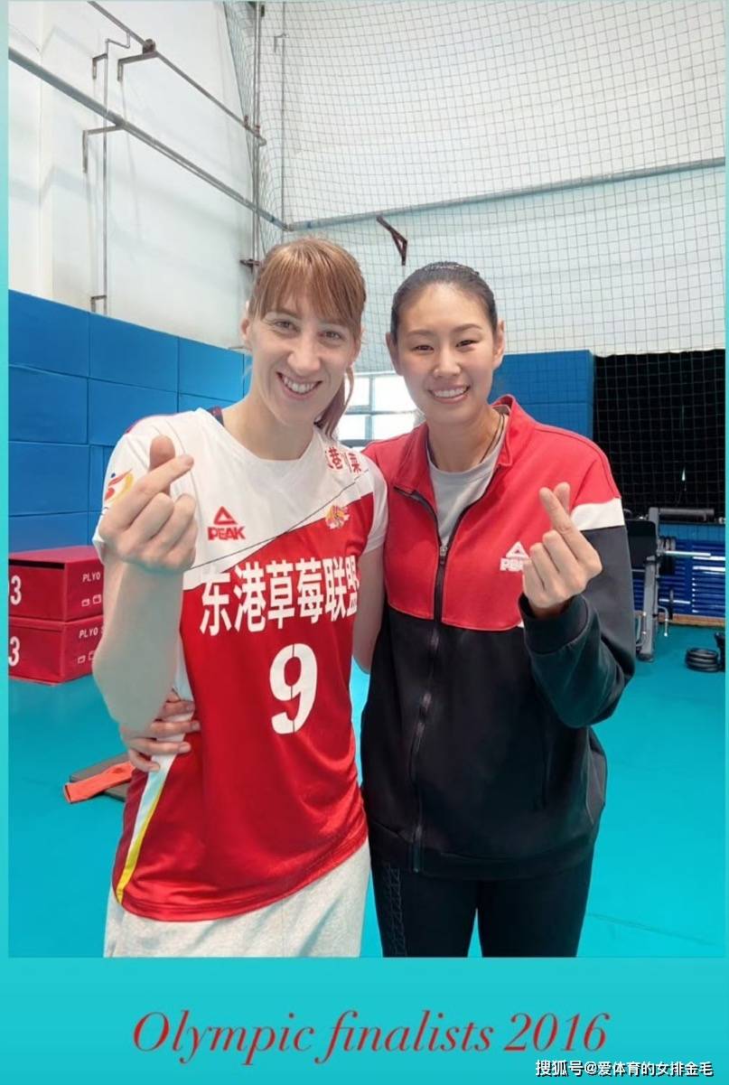 张景胤荣获海外联赛首个mvp!辽宁女排定妆照:米哈颜妮亲密合影
