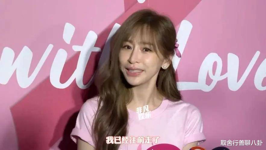 王心凌发行首张个人专辑《cyndi begin》正式出道,并凭借偶像剧《西街