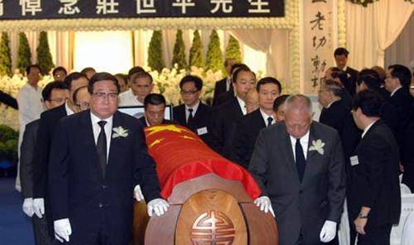 "2007年6月2日,97岁高龄的庄世平与世长辞,举国同悲,并以国葬的规格