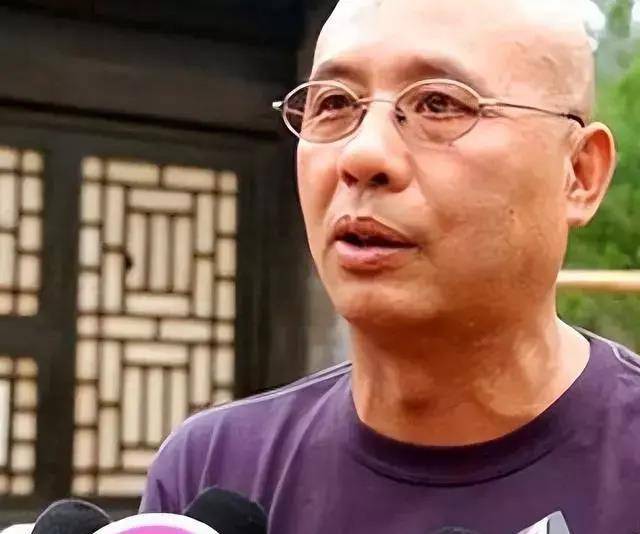 嫁大13岁名导被捧红,丈夫病逝后不愿再演戏,55岁